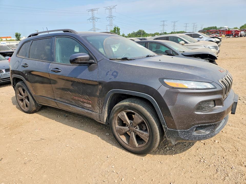 62629356 :رقم المزاد ، 1C4PJMCS4HW538404 vin ، 2017 Jeep Cherokee مزاد بيع