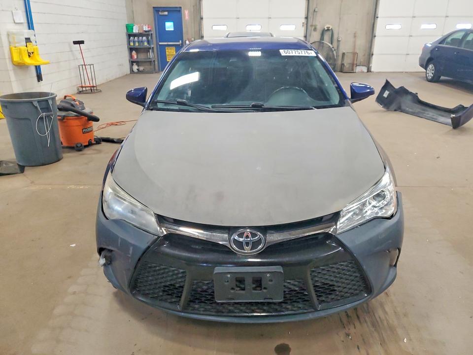 60775776 :رقم المزاد ، 4T1BF1FKXGU600013 vin ، 2016 Toyota Camry مزاد بيع