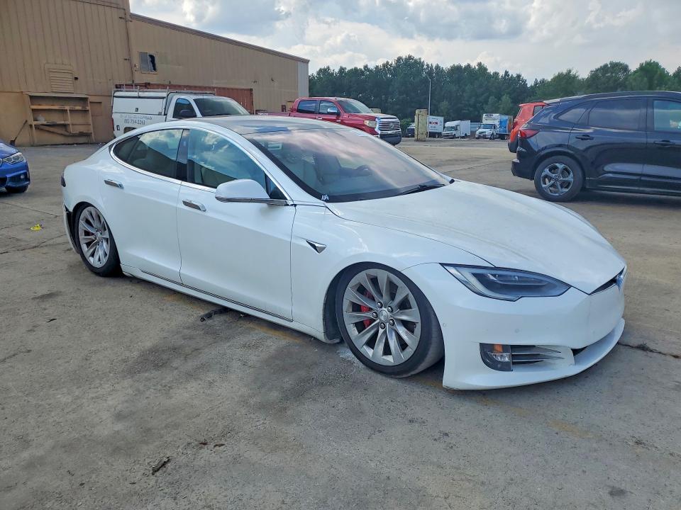 60760436 :رقم المزاد ، 5YJSA1E40KF330376 vin ، 2019 Tesla Model S مزاد بيع
