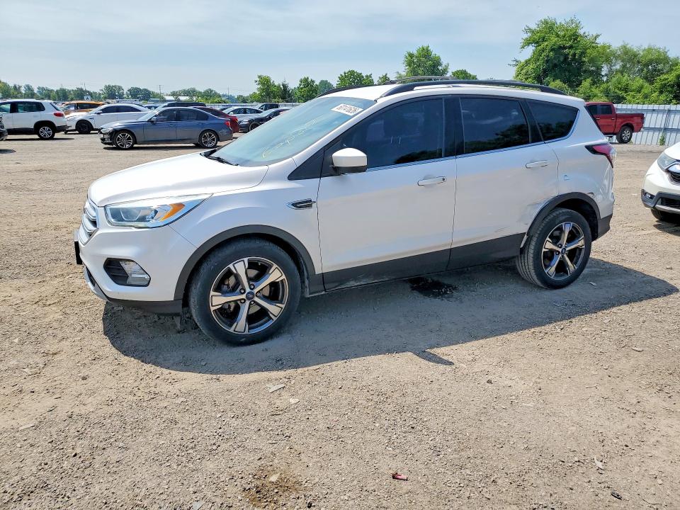 60141626 :رقم المزاد ، 1FMCU0GDXHUD30772 vin ، 2017 Ford Escape مزاد بيع