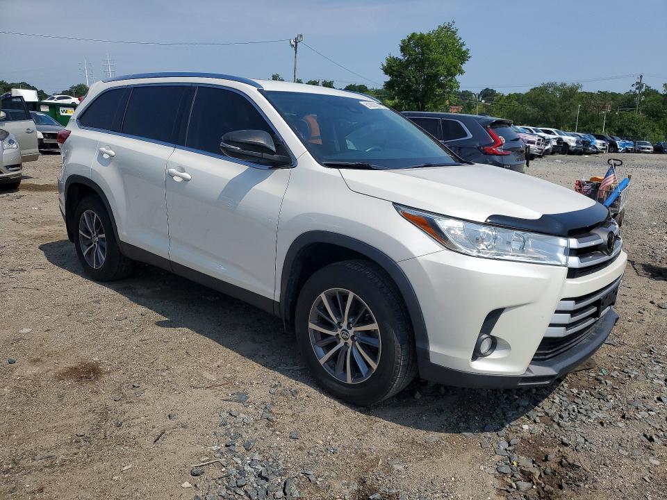 2019 Toyota Highlander მანქანა იყიდება აუქციონზე, vin: 5TDJZRFH2KS570092, აუქციონის ნომერი: 61350006