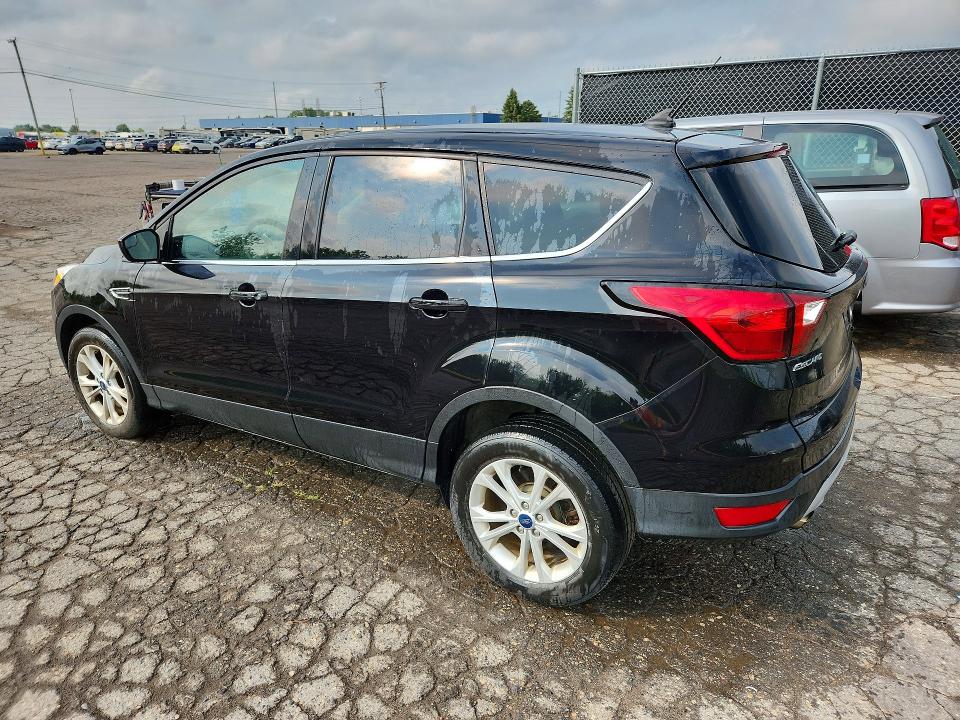 62626806 :رقم المزاد ، 1FMCU9GD5KUA61575 vin ، 2019 Ford Escape مزاد بيع