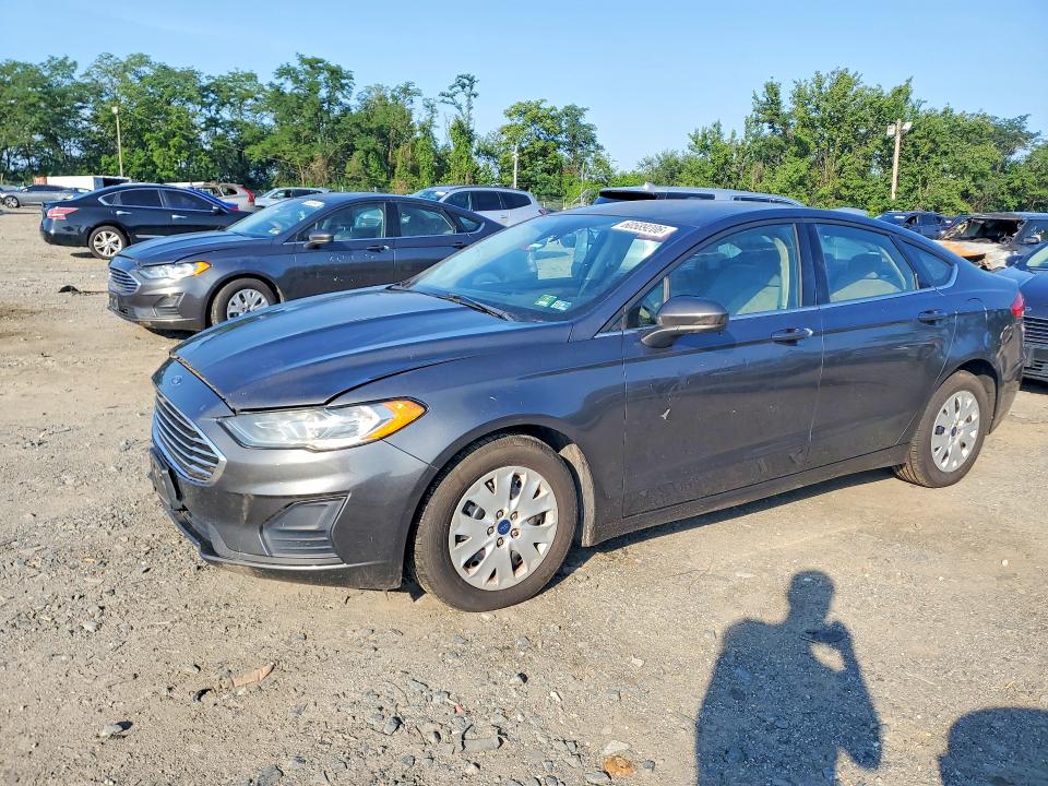 60589206 :رقم المزاد ، 3FA6P0G75KR102511 vin ، 2019 Ford Fusion مزاد بيع