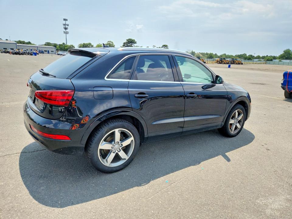 2015 Audi Q3 მანქანა იყიდება აუქციონზე, vin: WA1GFCFS1FR013300, აუქციონის ნომერი: 62810926
