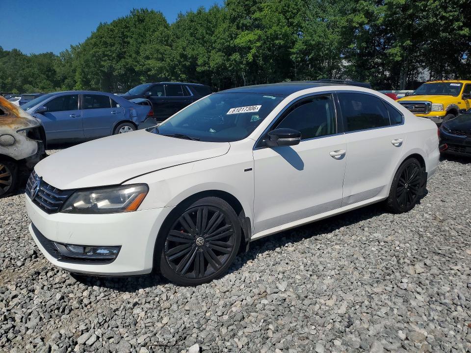 2015 Volkswagen Passat მანქანა იყიდება აუქციონზე, vin: 1VWBT7A34FC031628, აუქციონის ნომერი: 61017306