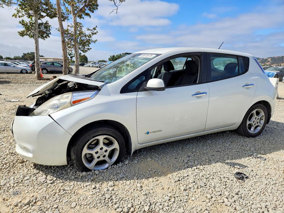 59676676 :رقم المزاد ، 1N4AZ0CP8FC304614 vin ، 2015 Nissan Leaf مزاد بيع