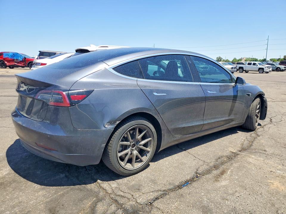 61200686 :رقم المزاد ، 5YJ3E1EB0JF066081 vin ، 2018 Tesla Model 3 مزاد بيع