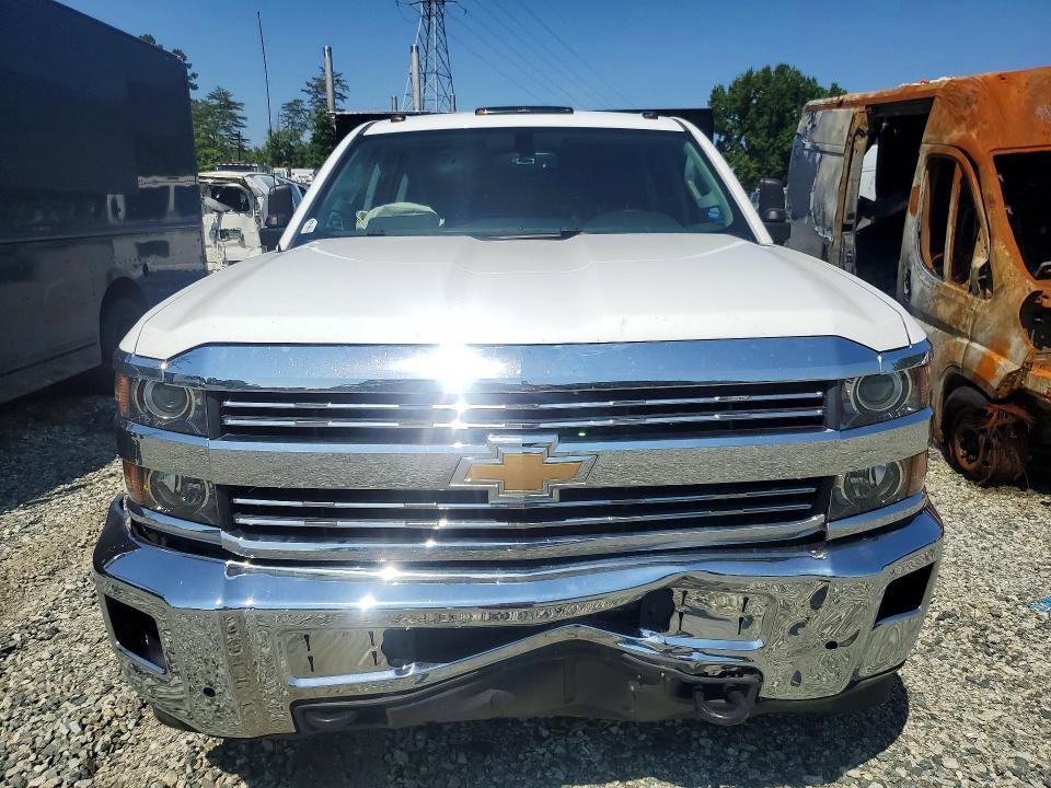 60216306 :رقم المزاد ، 1GB4CYCG8JF228590 vin ، 2018 Chevrolet Silverado مزاد بيع