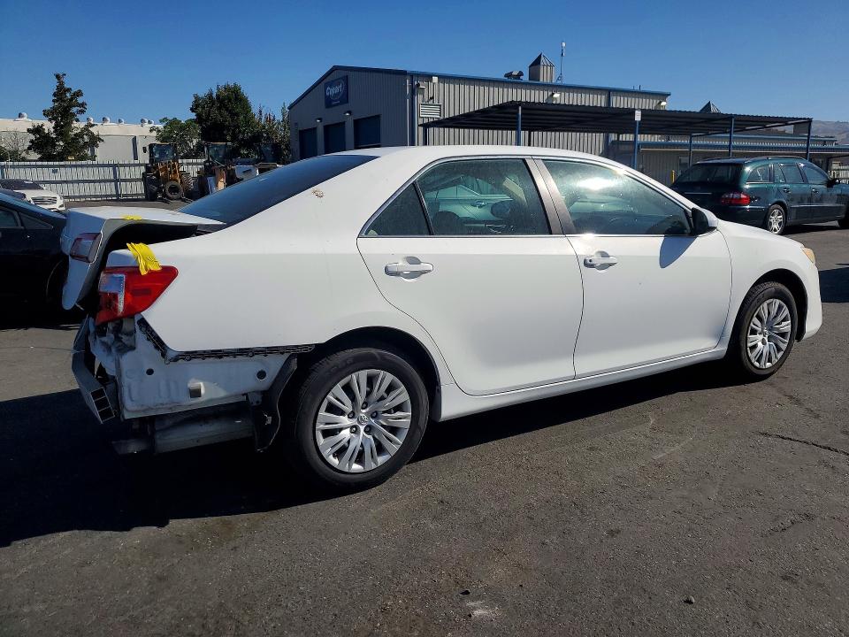 61622526 :رقم المزاد ، 4T4BF1FK9DR325557 vin ، 2013 Toyota Camry مزاد بيع