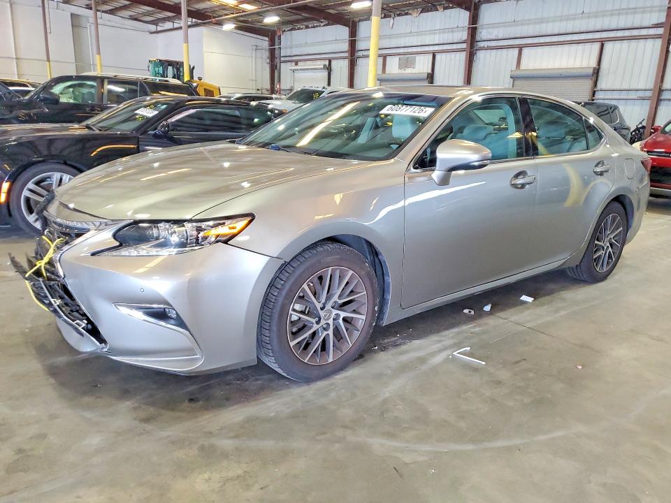 60877126 :رقم المزاد ، 58ABK1GG2HU068997 vin ، 2017 Lexus Es مزاد بيع