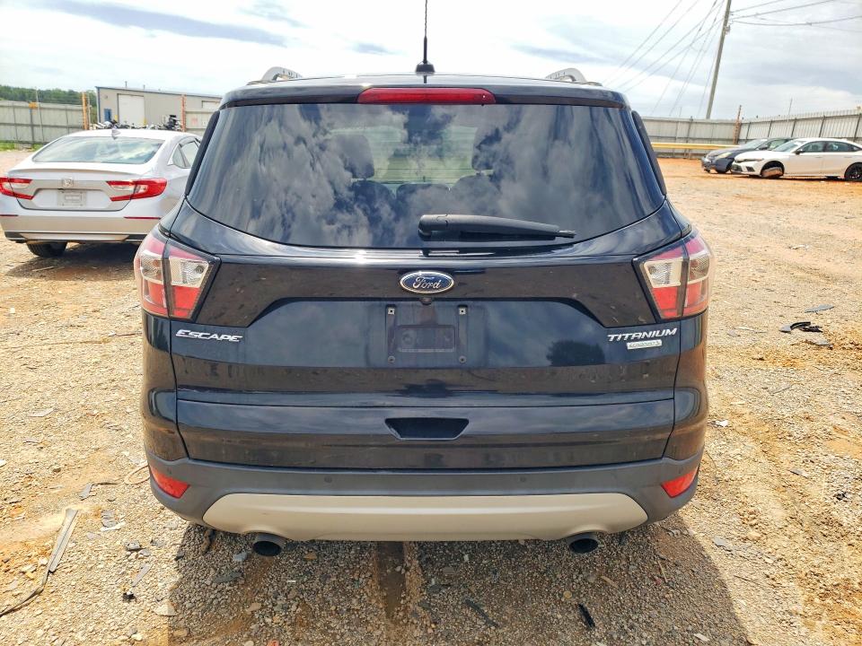 62130556 :رقم المزاد ، 1FMCU0J99HUD90949 vin ، 2017 Ford Escape مزاد بيع