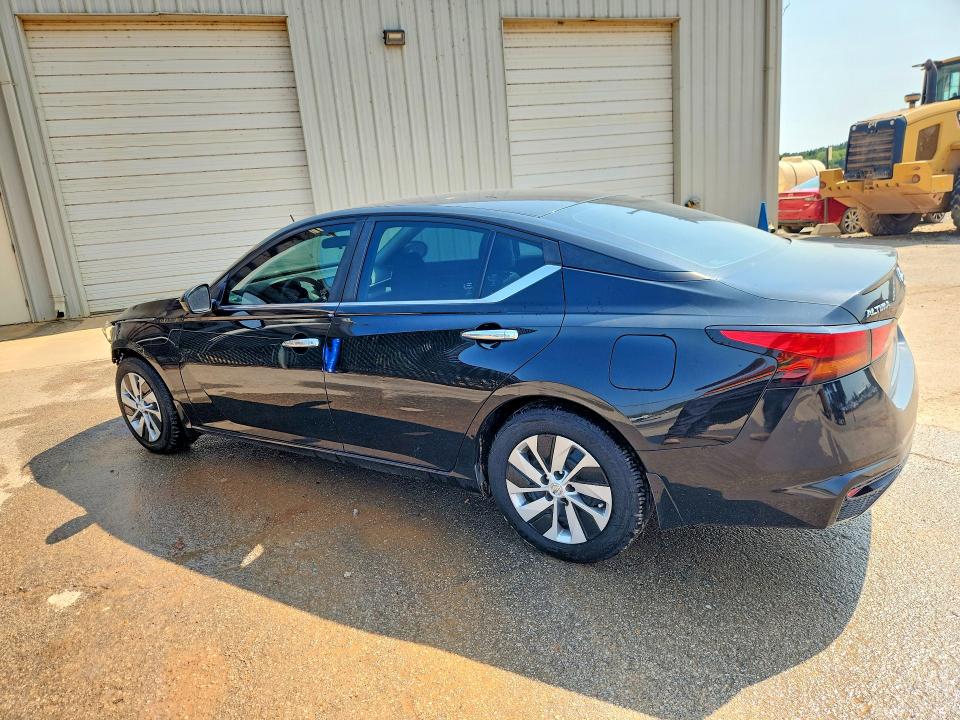62583796 :رقم المزاد ، 1N4BL4BV0MN368659 vin ، 2021 Nissan Altima مزاد بيع
