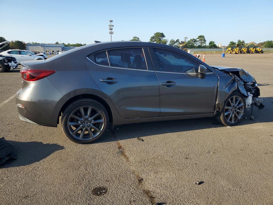 62397856 :رقم المزاد ، 3MZBN1W39JM195206 vin ، 2018 Mazda 3 مزاد بيع