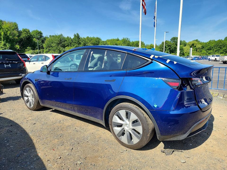 58782586 :رقم المزاد ، 7SAYGDEEXNF418605 vin ، 2022 Tesla Model Y مزاد بيع