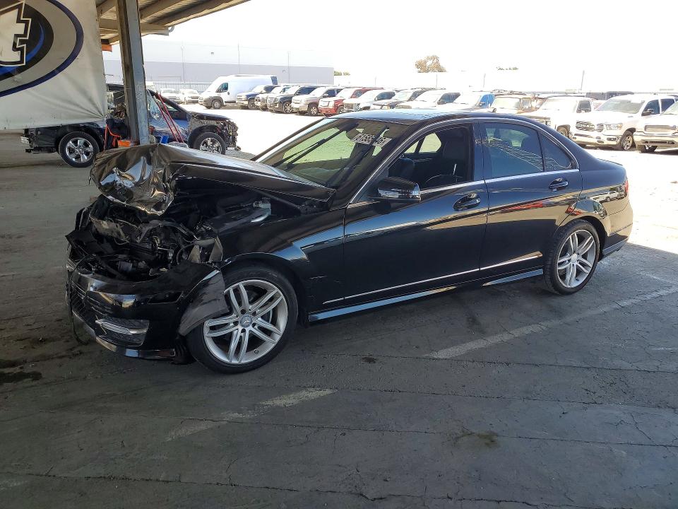 61585846 :رقم المزاد ، WDDGF4HB4EA943199 vin ، 2014 Mercedes-benz C مزاد بيع
