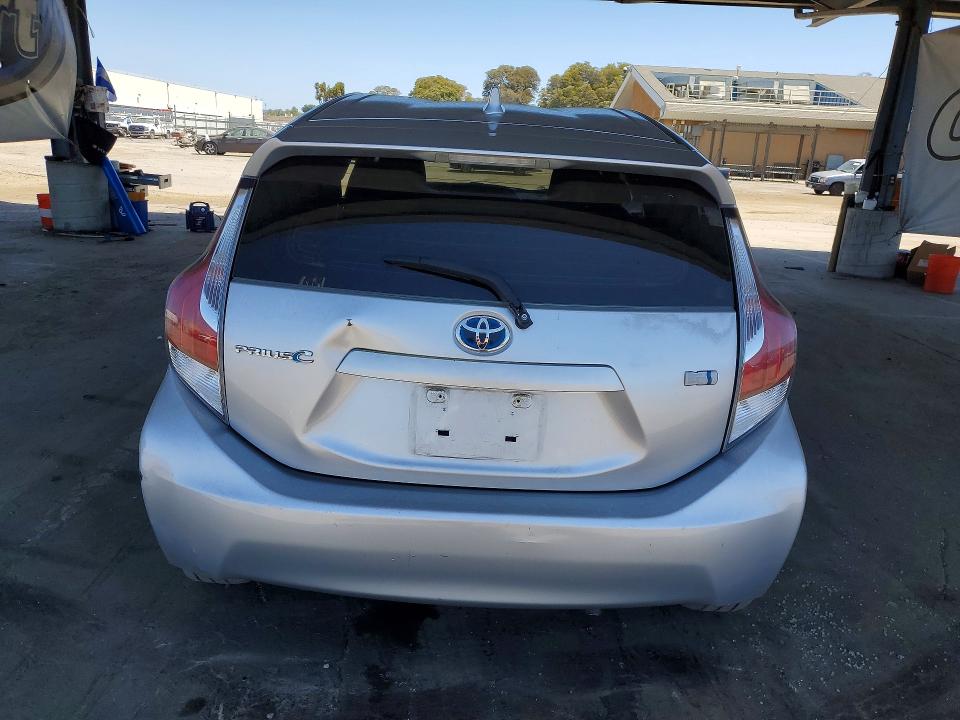 2015 Toyota Prius C მანქანა იყიდება აუქციონზე, vin: JTDKDTB32F1584524, აუქციონის ნომერი: 61739426