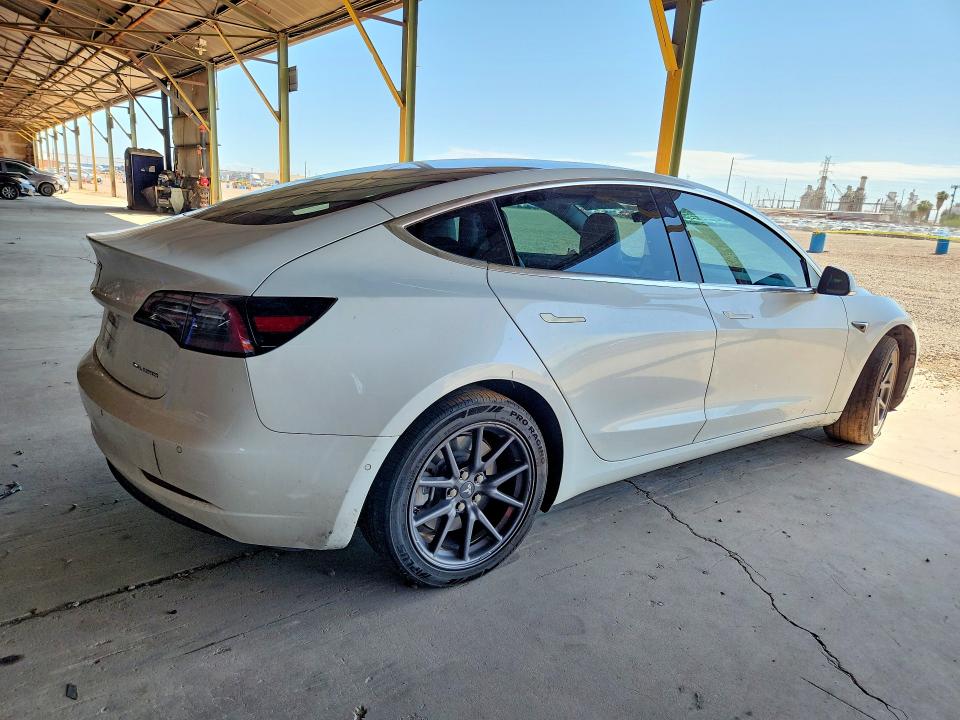 Продажа на аукционе авто 2018 Tesla Model 3, vin: 5YJ3E1EB3JF096739, номер лота: 61638616