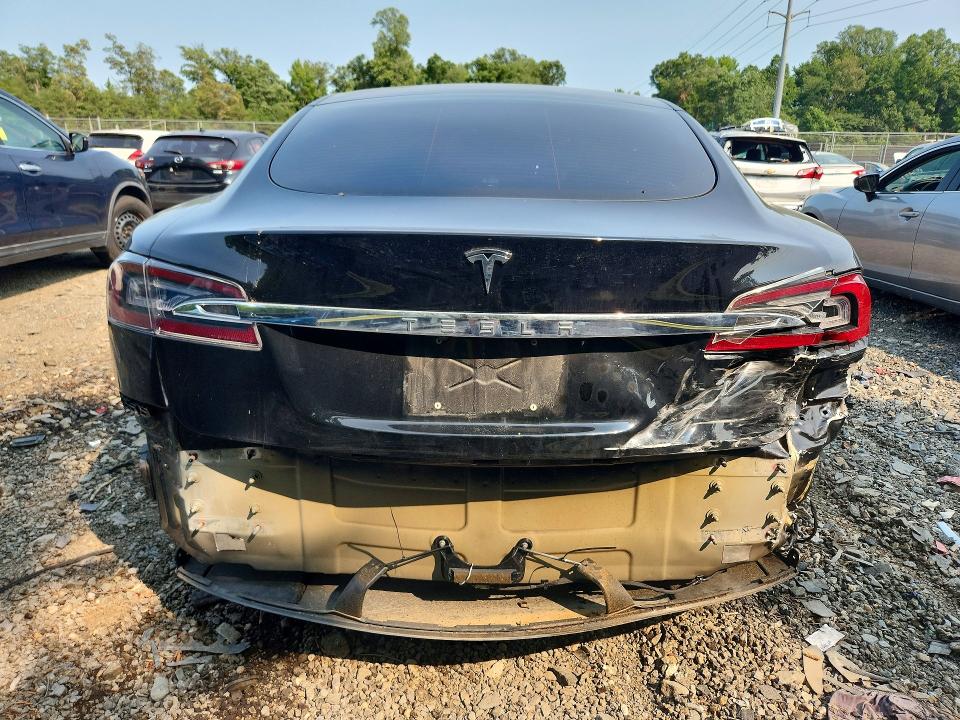 61293976 :رقم المزاد ، 5YJSA1E11HF190594 vin ، 2017 Tesla Model S مزاد بيع