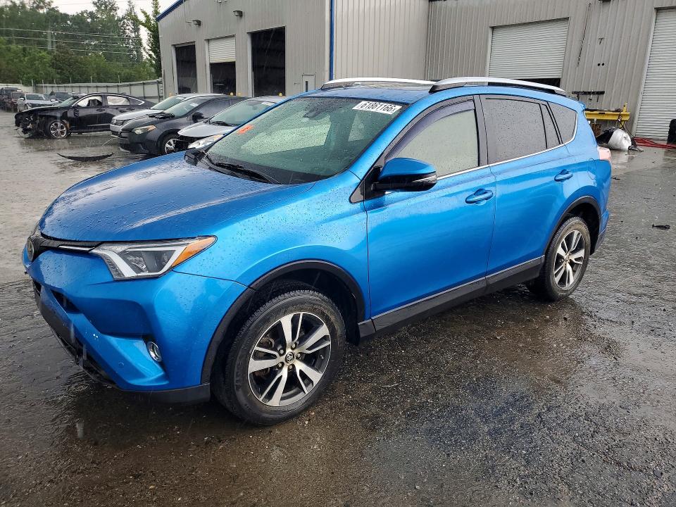 Auction sale of the 2017 Toyota Rav4, vin: JTMWFREV8HJ707788, lot number: 61861166