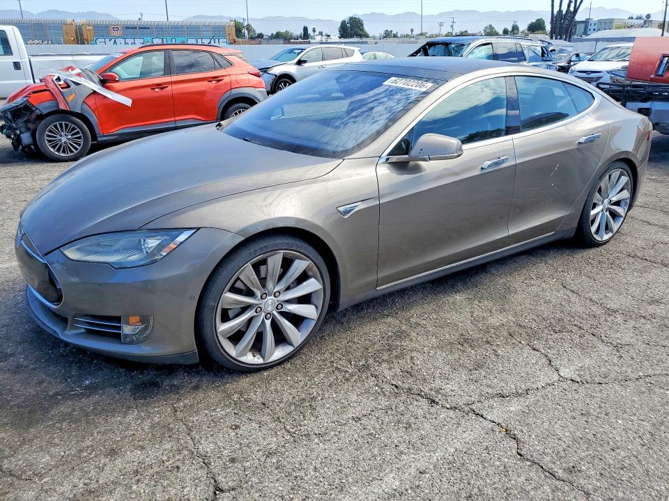 Продажа на аукционе авто 2016 Tesla Model S, vin: 5YJSA1E42GF137220, номер лота: 62702206