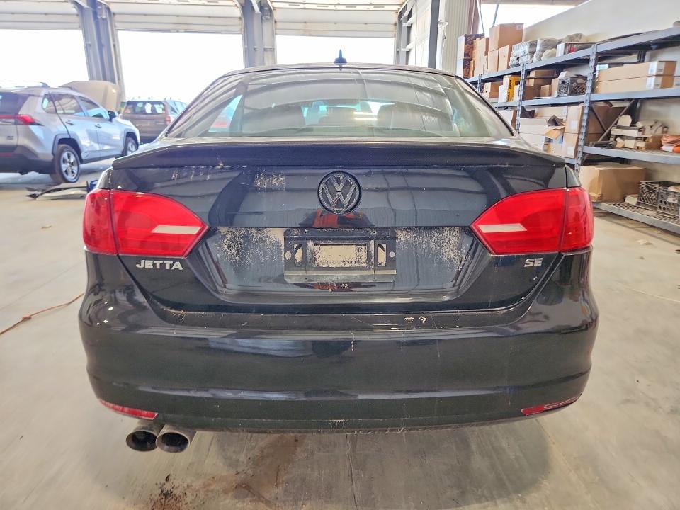 60050646 :رقم المزاد ، 3VWD17AJ0EM437335 vin ، 2014 Volkswagen Jetta مزاد بيع