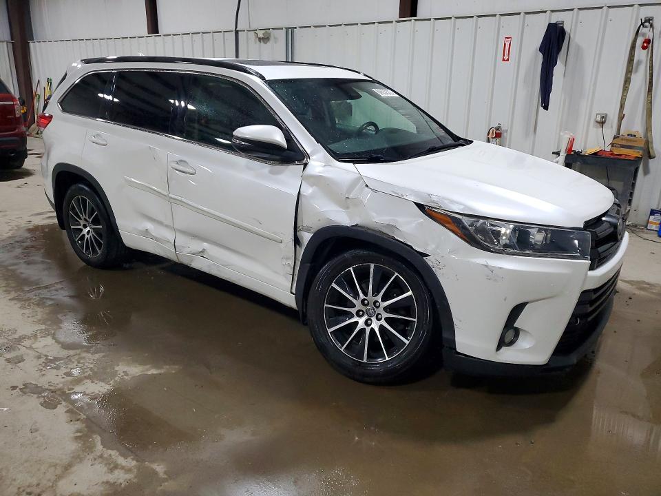 Продажа на аукционе авто 2018 Toyota Highlander, vin: 5TDJZRFH0JS802882, номер лота: 62637306