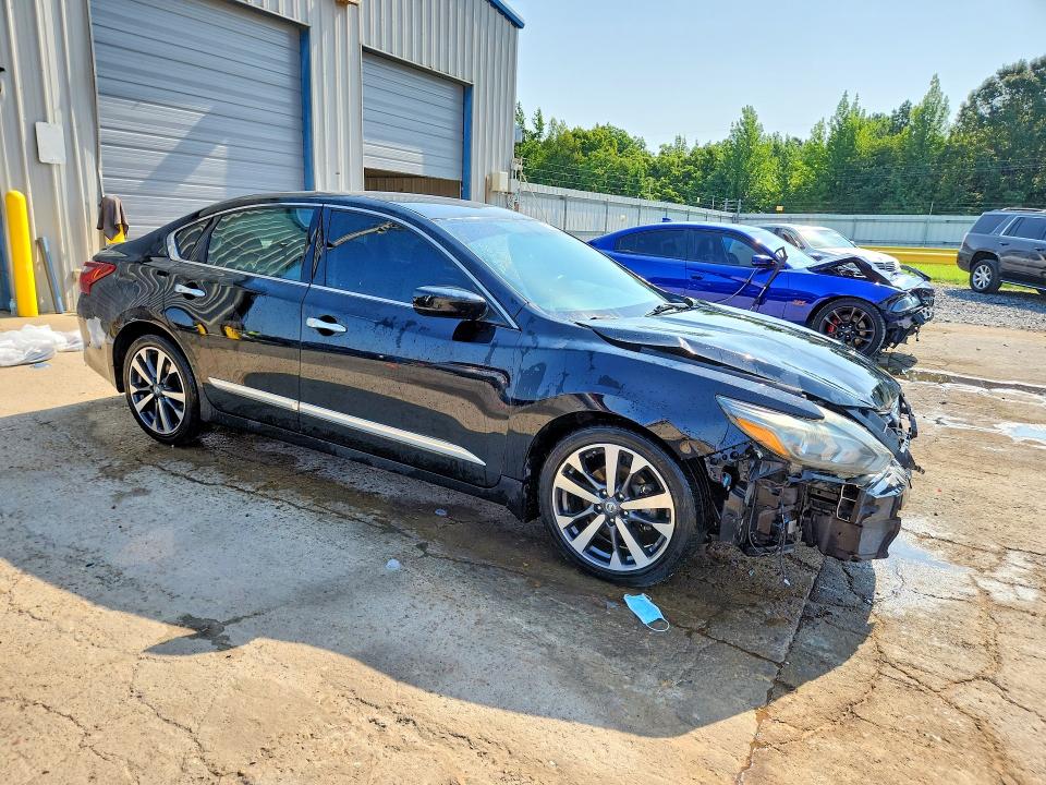 Продажа на аукционе авто 2017 Nissan Altima, vin: 1N4AL3AP7HC120211, номер лота: 62802396