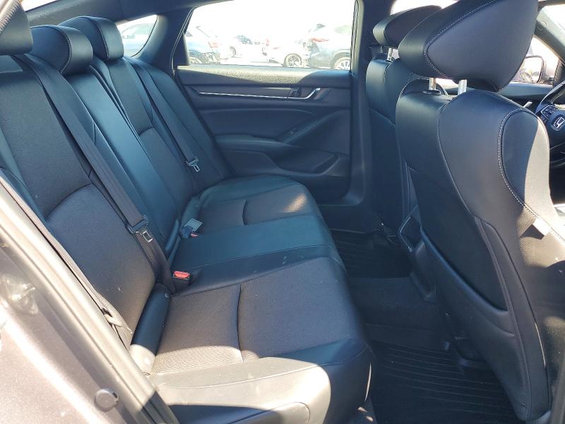 59285036 :رقم المزاد ، 1HGCV1F30JA076675 vin ، 2018 Honda Accord مزاد بيع