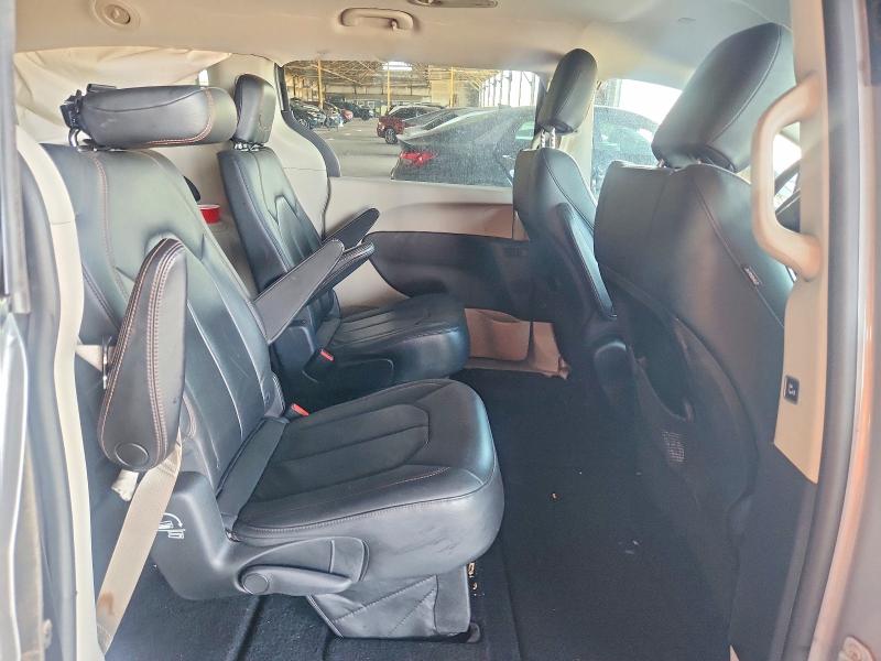 63187356 :رقم المزاد ، 2C4RC1BG5HR532635 vin ، 2017 Chrysler Pacifica مزاد بيع