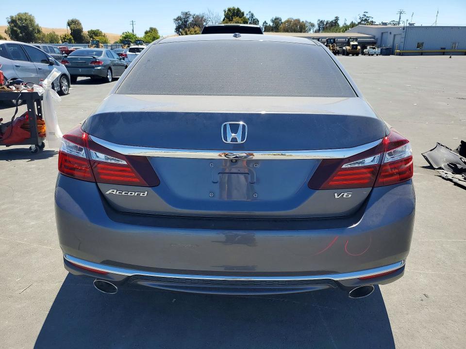 62722406 :رقم المزاد ، 1HGCR3F86HA012372 vin ، 2017 Honda Accord مزاد بيع
