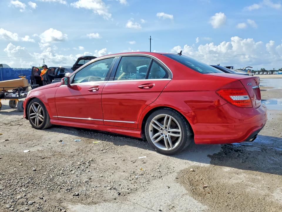 63168786 :رقم المزاد ، WDDGF4HB6ER307790 vin ، 2014 Mercedes-benz C مزاد بيع