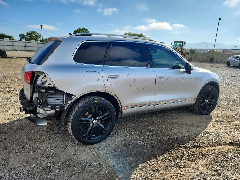 Продажа на аукционе авто 2017 Volkswagen Touareg, vin: WVGRF7BP2HD006309, номер лота: 62092056