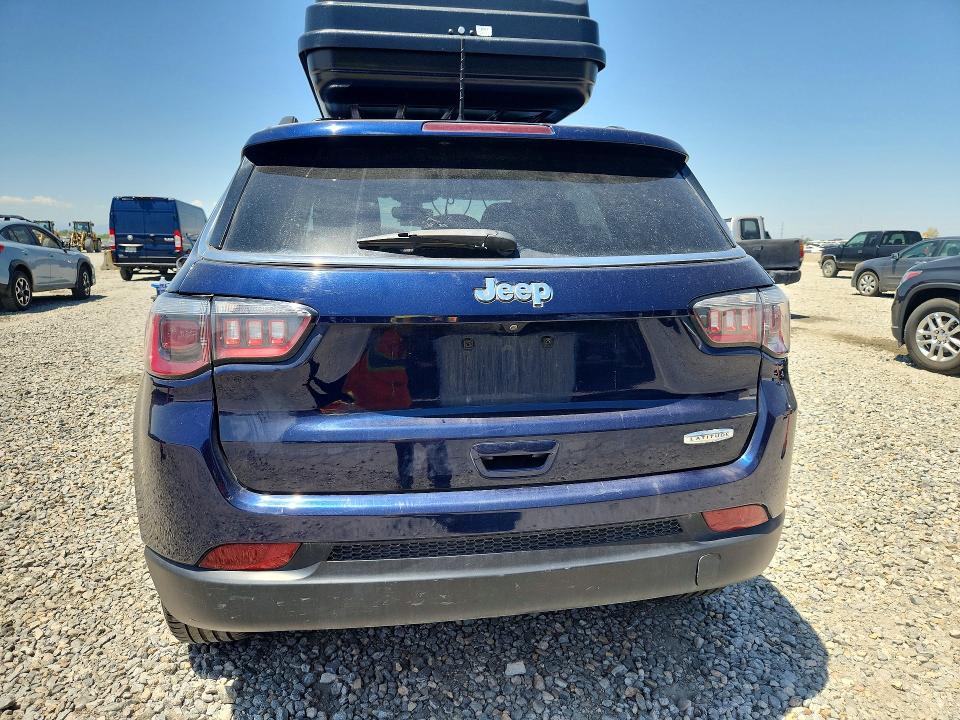 60241346 :رقم المزاد ، 3C4NJCBBXJT194723 vin ، 2018 Jeep Compass مزاد بيع