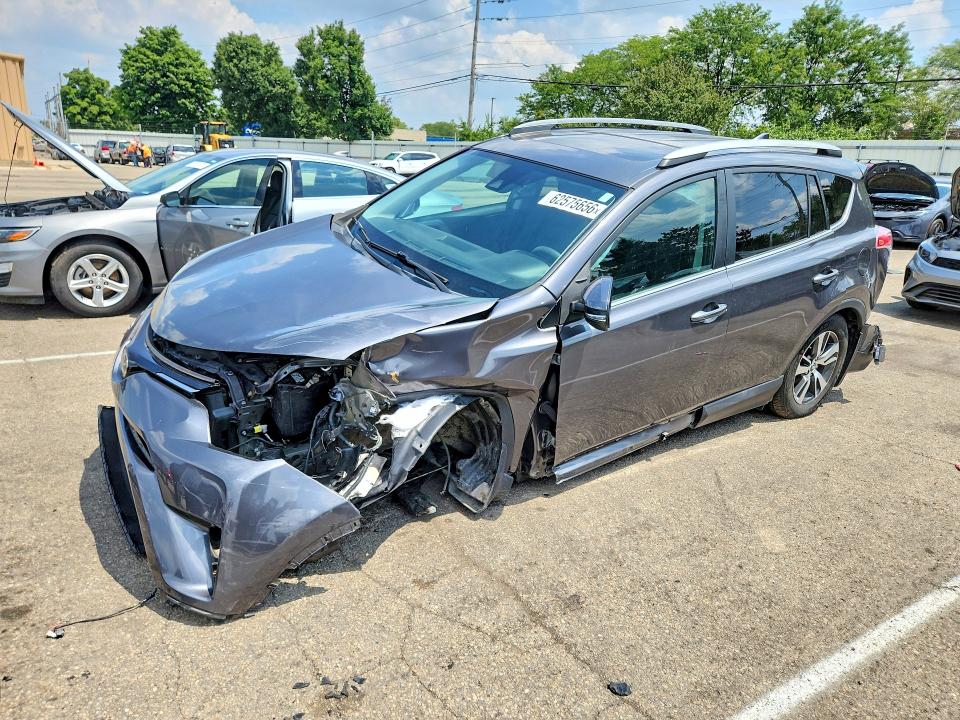 Auction sale of the 2018 Toyota Rav4, vin: 2T3RFREVXJW851623, lot number: 62575656