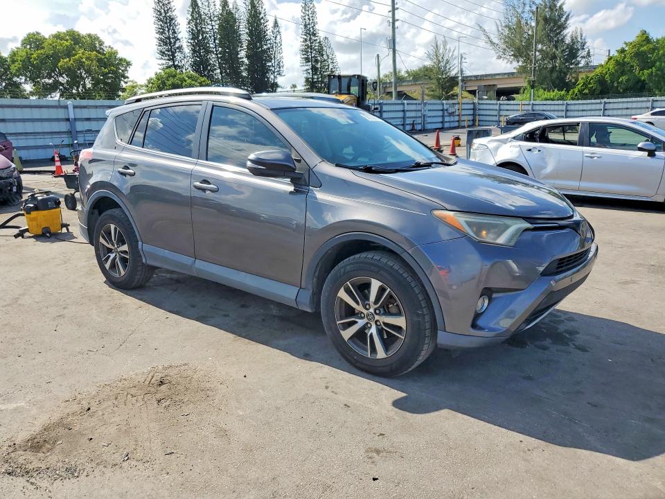 62133216 :رقم المزاد ، 2T3RFREV3JW749869 vin ، 2018 Toyota Rav4 مزاد بيع