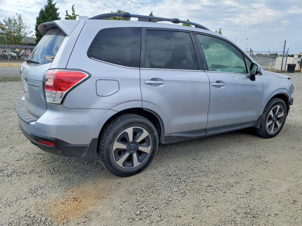 Продажа на аукционе авто 2017 Subaru Forester, vin: JF2SJAJC8HH527593, номер лота: 61318796