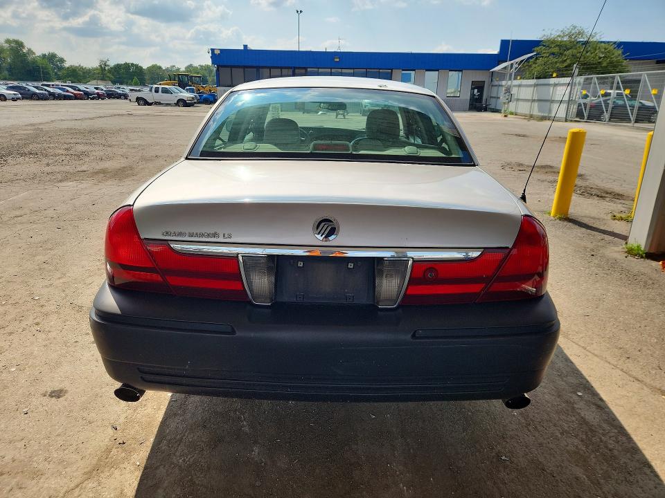 63131986 :رقم المزاد ، 2MEHM75W45X656142 vin ، 2005 Mercury Grand Marquis مزاد بيع