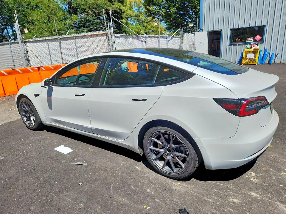 60676596 :رقم المزاد ، 5YJ3E1EA5NF285731 vin ، 2022 Tesla Model 3 مزاد بيع