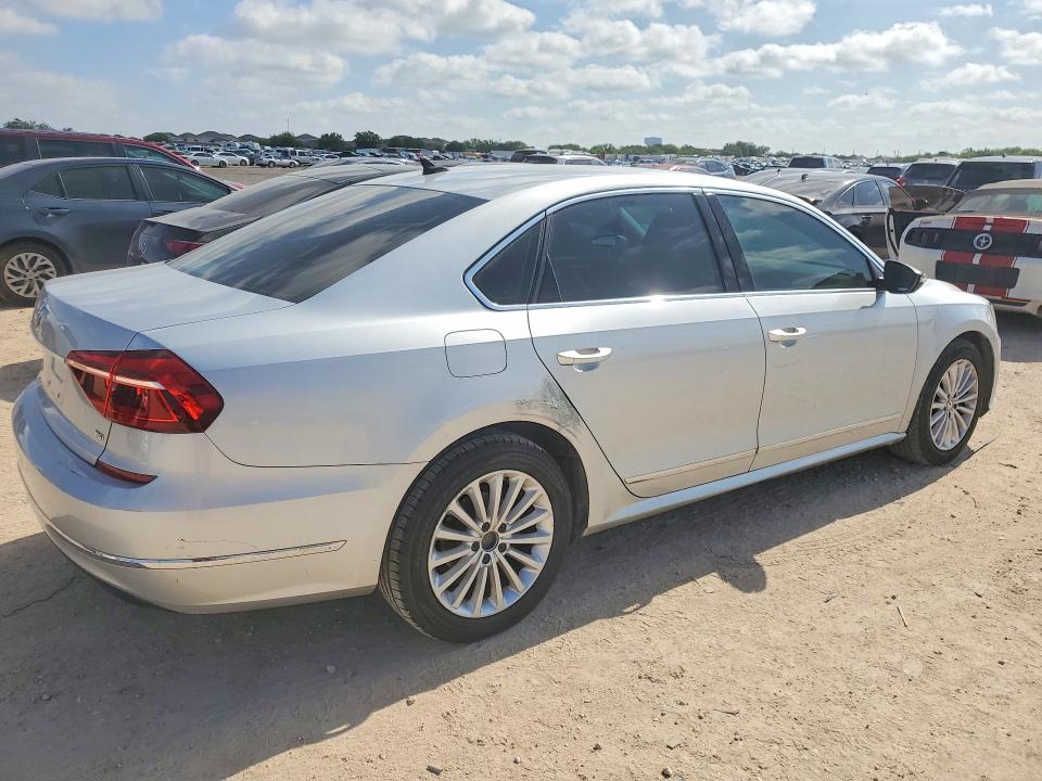 2017 Volkswagen Passat მანქანა იყიდება აუქციონზე, vin: 1VWBT7A33HC066728, აუქციონის ნომერი: 62620306