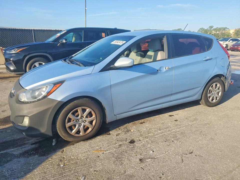 2013 Hyundai Accent მანქანა იყიდება აუქციონზე, vin: KMHCT5AE2DU106777, აუქციონის ნომერი: 59343476