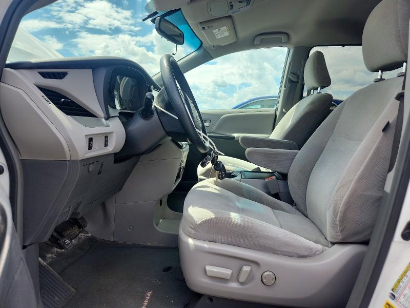 2017 Toyota Sienna მანქანა იყიდება აუქციონზე, vin: 5TDKZ3DC6HS853256, აუქციონის ნომერი: 58781706