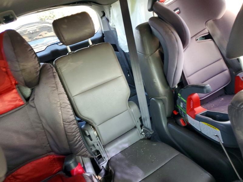 59673116 :رقم المزاد ، 5FNRL5H99CB008361 vin ، 2012 Honda Odyssey مزاد بيع