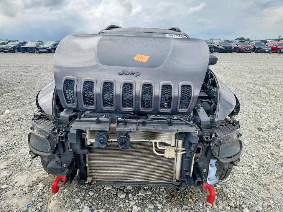 59121466 :رقم المزاد ، 1C4PJMBX9JD609904 vin ، 2018 Jeep Cherokee مزاد بيع