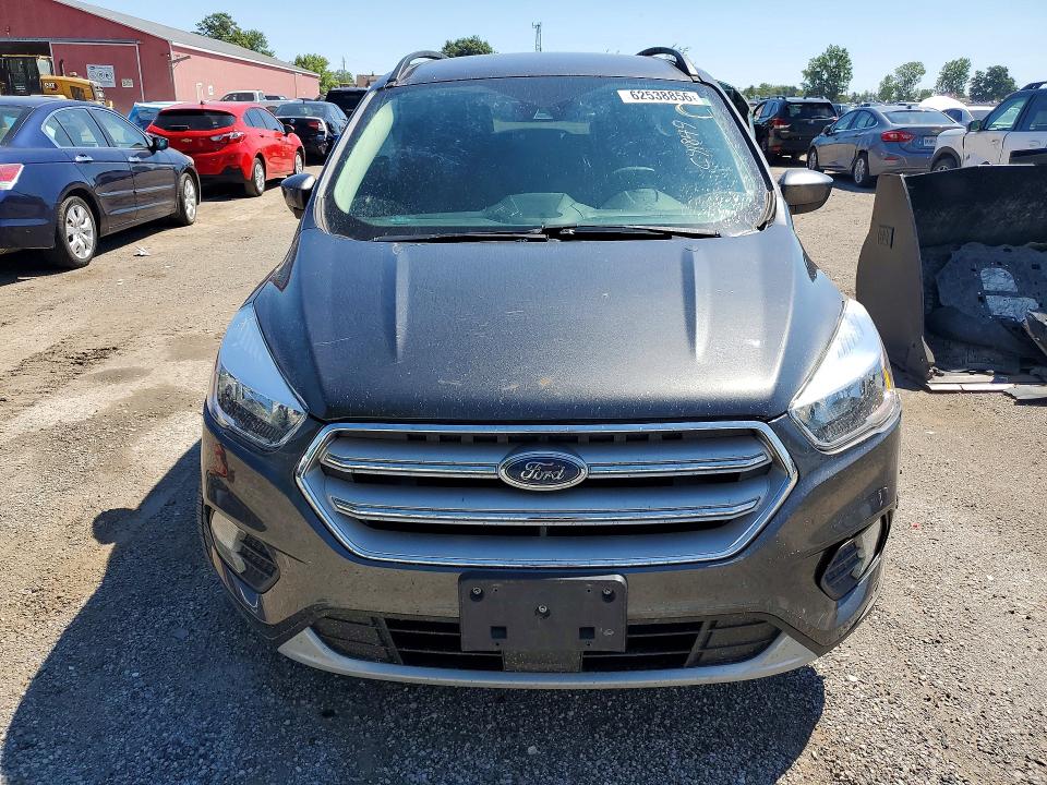 62538856 :رقم المزاد ، 1FMCU0GD1JUC91849 vin ، 2018 Ford Escape مزاد بيع