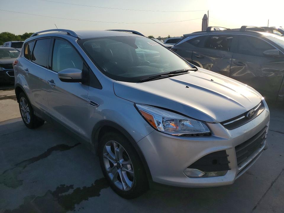 61640986 :رقم المزاد ، 1FMCU0J9XFUA46771 vin ، 2015 Ford Escape مزاد بيع