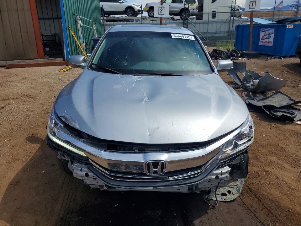 60460746 :رقم المزاد ، 1HGCR3F85HA035240 vin ، 2017 Honda Accord مزاد بيع