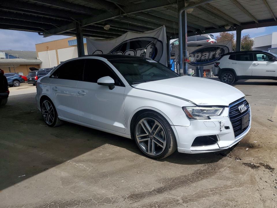 2017 Audi A3 მანქანა იყიდება აუქციონზე, vin: WAUB8GFF8H1043686, აუქციონის ნომერი: 59682936