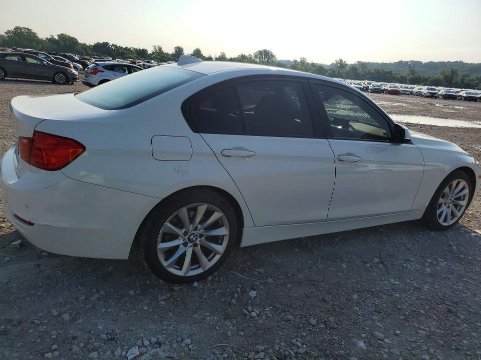 62629506 :رقم المزاد ، WBA3C3G56FNT51771 vin ، 2015 Bmw 320 مزاد بيع