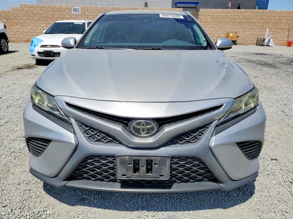 60073426 :رقم المزاد ، 4T1B11HK9KU247977 vin ، 2019 Toyota Camry مزاد بيع