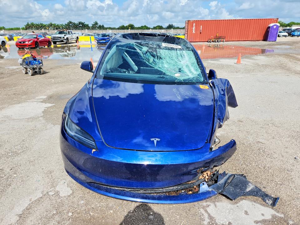 59265446 :رقم المزاد ، 5YJ3E1EAXSF883437 vin ، 2025 Tesla Model 3 مزاد بيع
